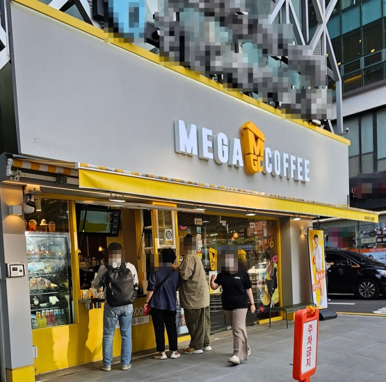 메가커피 안정적인 상권 오토운영가능한 가맹점 양도양수 매장 전경