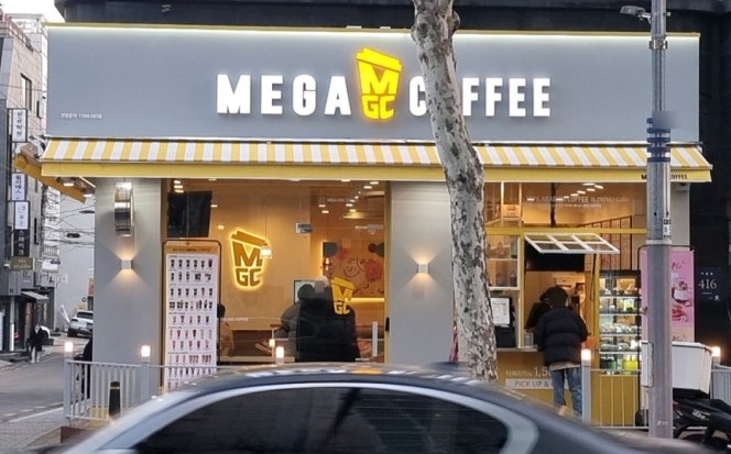 메가커피 1억중반 창업비용 저렴한 양도양수 창업 매장 전경