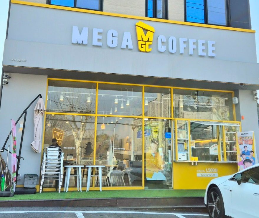 복합상권 메가커피창업 꾸준한매출 양도양수 매장 전경