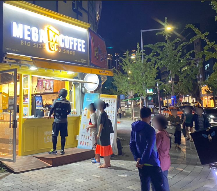 좋은 조건으로 인수가능한 서울 메가커피(창업,양도양수) 매장 전경
