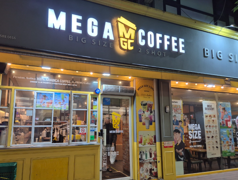 신도시상권 메가커피창업 월4,000매출 시작합니다 매장 전경