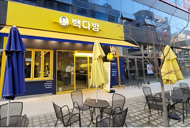 사거리코너 빽다방창업 월3,500매출 인증매장 매장 전경