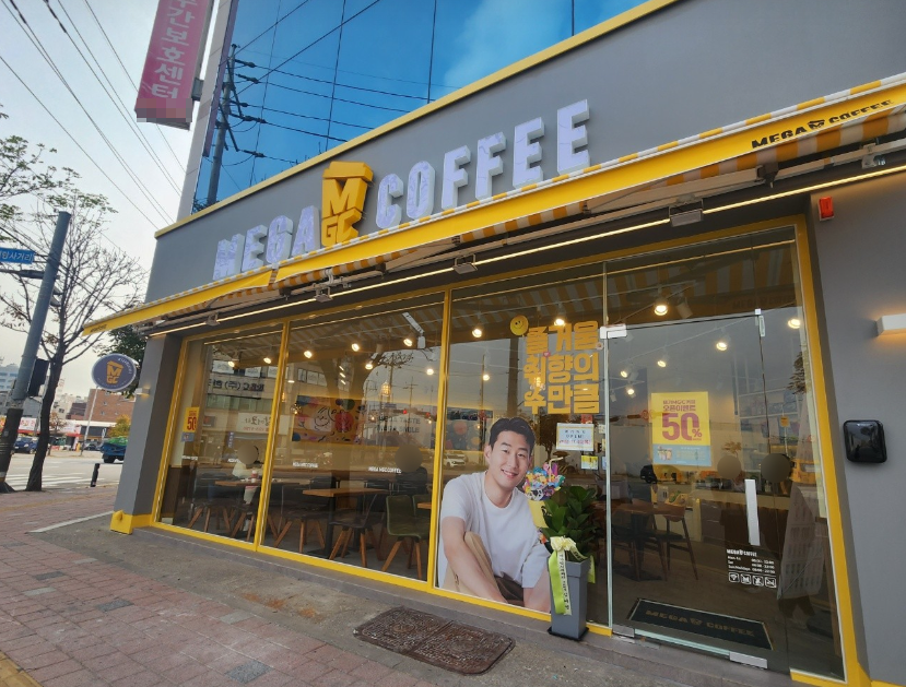 역세권 메가커피창업 소자본양도양수 고매출인증 매장 전경