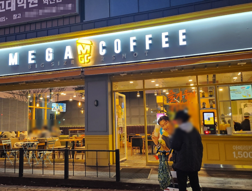 사거리코너상권 메가커피창업 고매출 인수매장 매장 전경