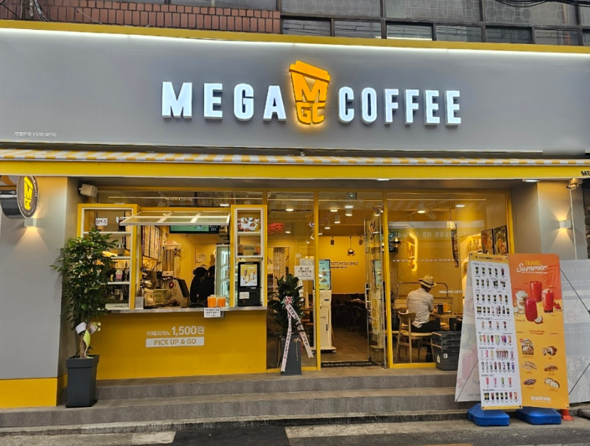 최상위 가맹점 메가커피창업 월매출6,300 매장 매장