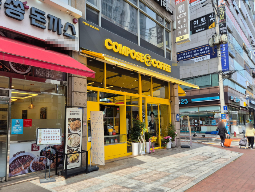 대단지사거리 컴포즈커피창업 월매출3,000만원 매장 전경